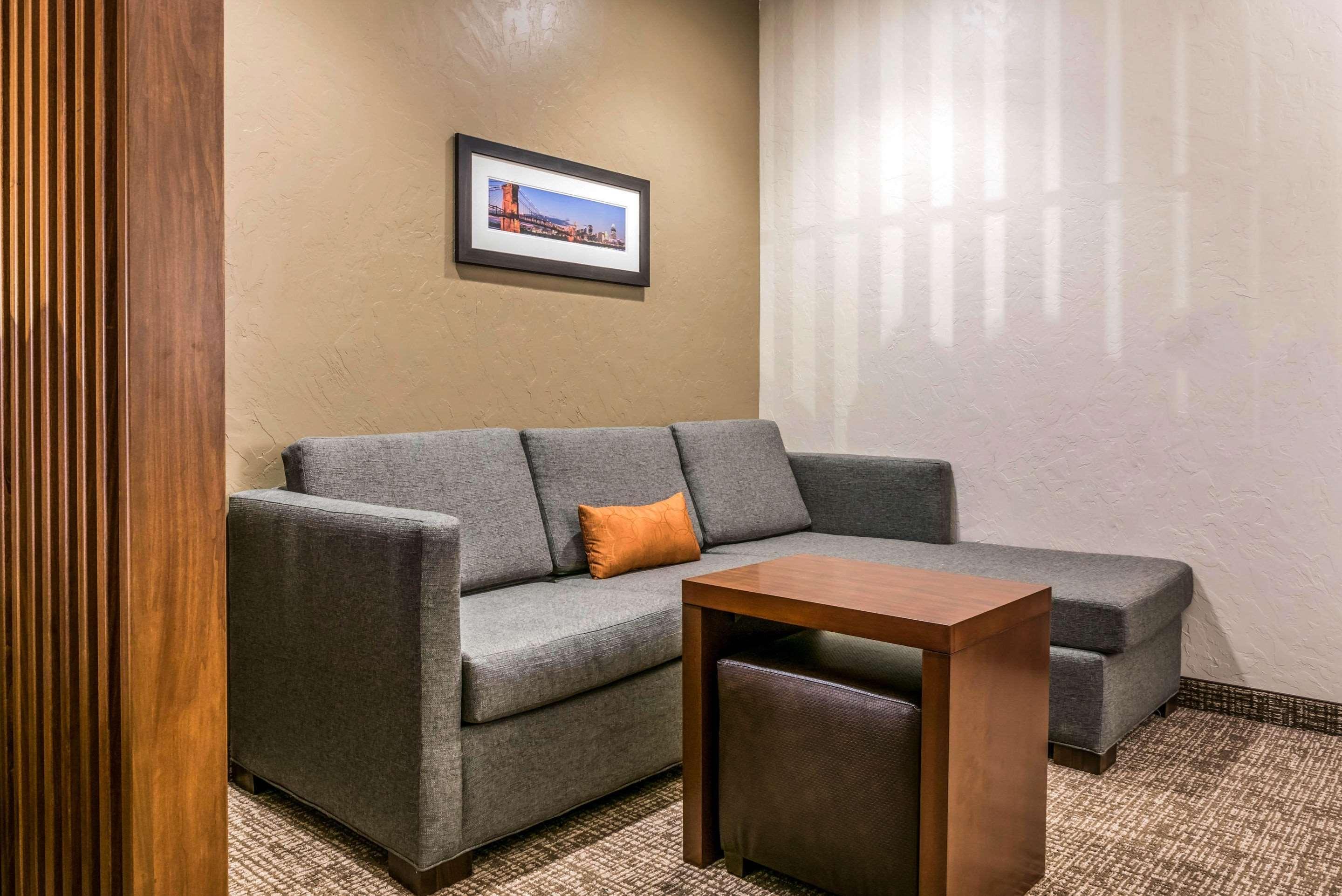 Comfort Suites Florence - Cincinnati South Exteriör bild